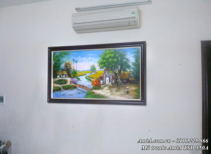 Tranh sơn dầu đẹp phong cảnh làng quê Việt Nam AmiA TSD 150 treo thực tế nhà khách
